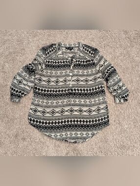 About A Girl Los Angeles | Geometric Tribal Print Blouse | Size Small